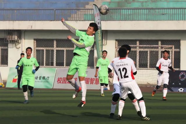 19岁蒯纪闻助攻36岁张琳芃得分 海港半程第四仍有机会
